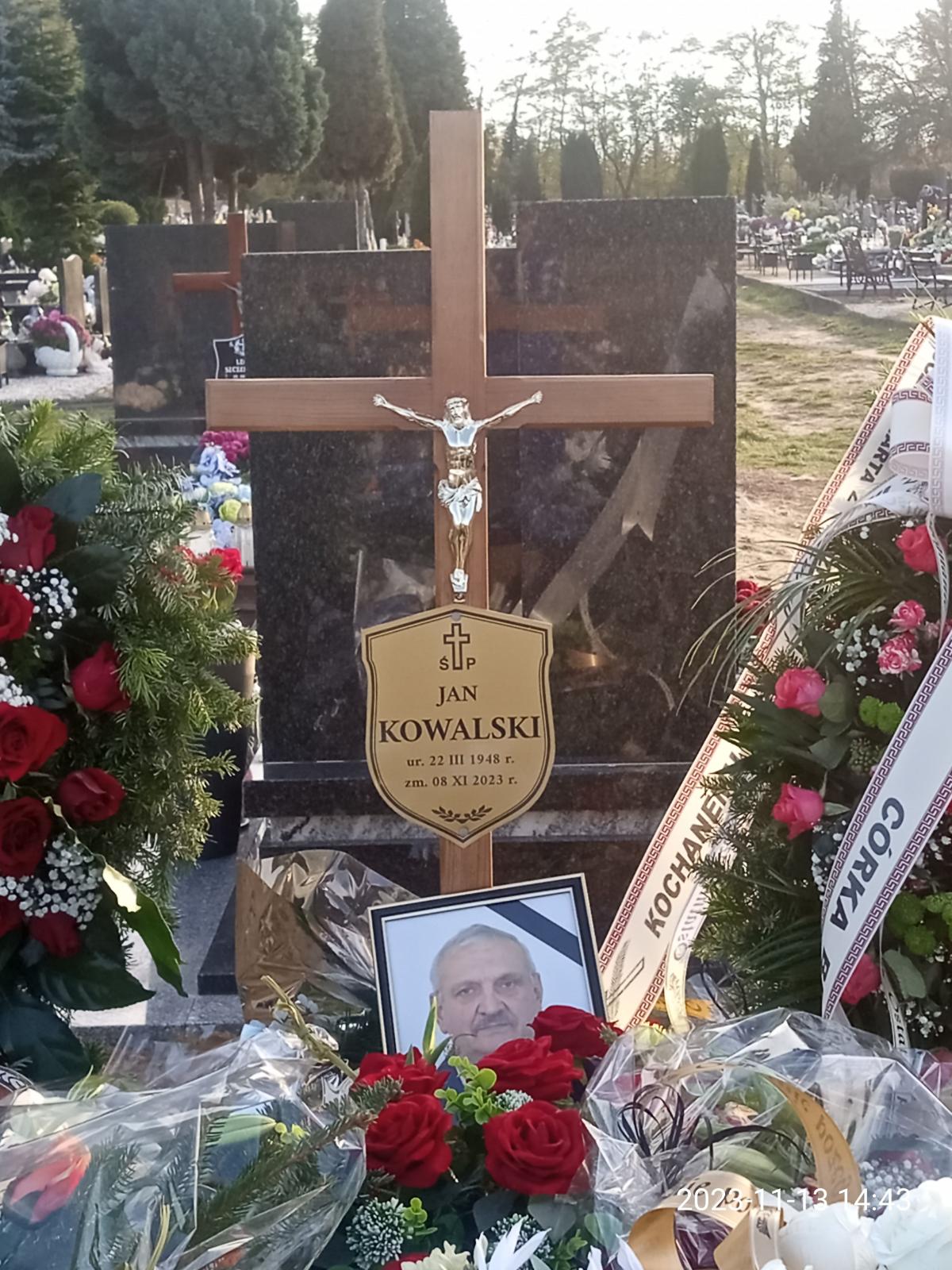 Grób Jan Kowalski